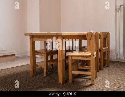 Kindgerechte Tisch und 6 Stühle im Klassenzimmer Stockfoto