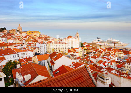 Skyline von alfama - Lissabon Altstadt bei Sonnenuntergang. Portugal Stockfoto