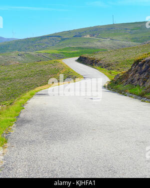 Leere Straßen im Hochgebirge. Portugal Stockfoto