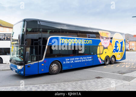 Megabus, UK Low Cost Intercity Bus Bus in Aberystwyth, Abfahrt nach London Stockfoto