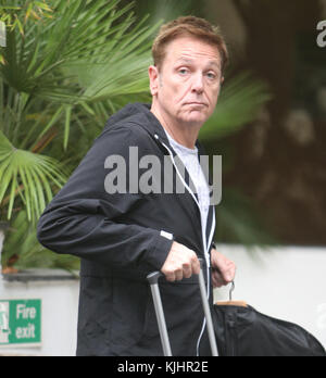 Brian Conley außerhalb der ITV Studios mit: Brian Conley Where: London, Großbritannien Wann: 24 Okt 2017 Credit: Rocky/WENN.com Stockfoto