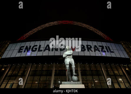 Die Bobby Moore Statue vor Wembley Stockfoto