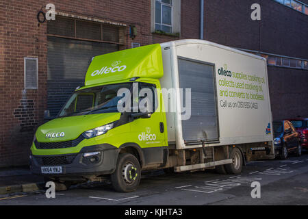 Iveco-Kleinbus in Hanley, Stoke on Trent, Großbritannien. Olleco liefert Speiseöl, sammelt Altöle und wandelt sie in Biodiesel um. Stockfoto