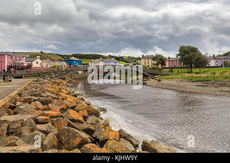 Die hölzernen Fußgängerbrücke überquert den Fluss Aeron, aberaeron Stockfoto