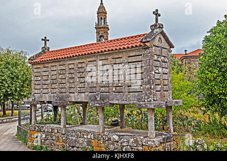 Horreo, traditionelle Stein Getreidelager in carnota, Galicia, Spanien Stockfoto