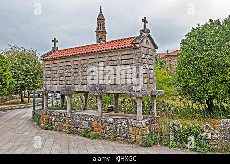 Horreo, traditionelle Stein Getreidelager in carnota, Galicia, Spanien Stockfoto