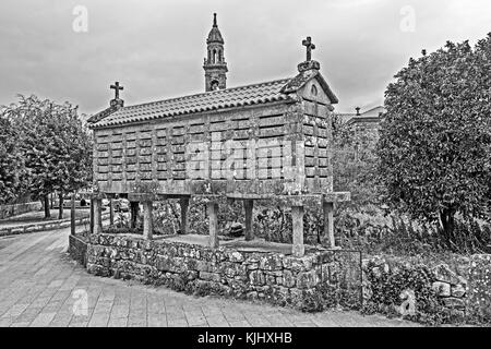 Horreo, traditionelle Stein Getreidelager in carnota, Galicia, Spanien Stockfoto