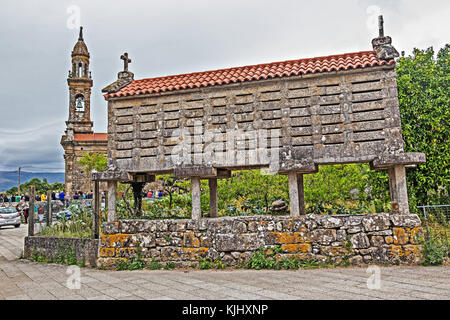 Horreo, traditionelle Stein Getreidelager in carnota, Galicia, Spanien Stockfoto