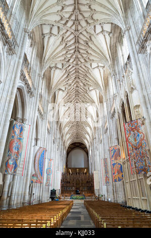 Lange Kirchenschiff Winchester Cathedral (1093) Winchester, Hampshire VEREINIGTES KÖNIGREICH Stockfoto