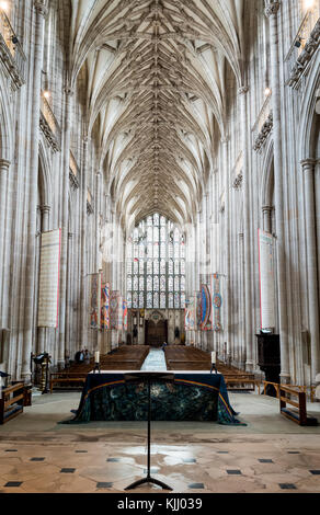 Lange Kirchenschiff Winchester Cathedral (1093) Winchester, Hampshire VEREINIGTES KÖNIGREICH Stockfoto