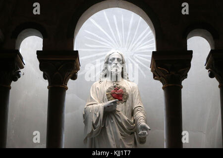 Stiftskirche Notre-Dame Saint-Lazare. Das Heiligste Herz Jesu. Avallon. Frankreich. Stockfoto