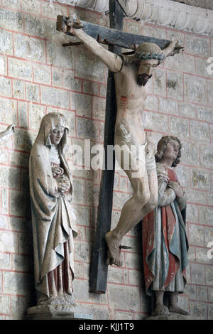 Stiftskirche Notre-Dame Saint-Lazare. Golgatha aus dem 16. Jahrhundert. Jesus am Kreuz. Avallon. Frankreich. Stockfoto