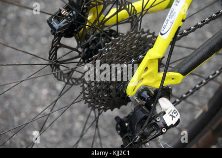 Nahaufnahme von Moutain bike Kette und Zahnräder. Frankreich. Stockfoto