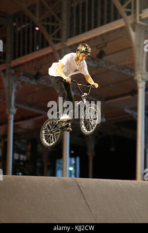 Fahrrad Jumper auf La Grande Halle De La Villette, Paris. Frankreich. Stockfoto