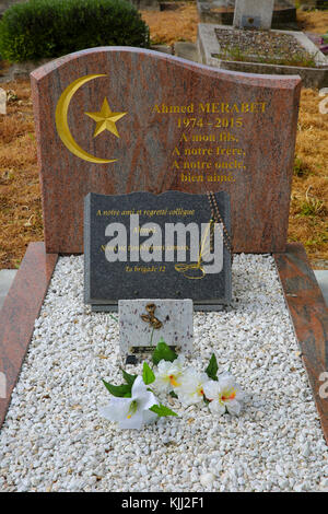 Muslimischer Friedhof in Pantin, Frankreich. Ahmet Merabet's Grave (erste Opfer der Charlie Hebdo Morde). Stockfoto