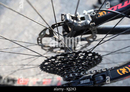 Nahaufnahme von Moutain Bike Kette und Zahnräder.  Frankreich. Stockfoto