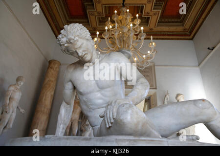 Die Kapitolischen Museen, Rom. Halle der Gaul. Sterbende Gaul Statue. Detail. Der Sterbende Gallier, auch genannt das Sterben der Galater oder der Sterbende Gladiator, ist ein Anc Stockfoto