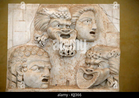 Vatikanische Museen, Rom. Relief mit Theater Masken. 2. Italien. Stockfoto