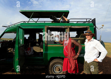 Fotograf Andew Beck mit Masai guide. Masai Mara Game Reserve. Kenia. Stockfoto