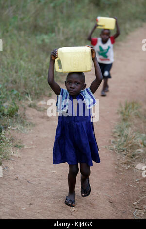 Wasser holen in Masindi, Uganda. Uganda Stockfoto