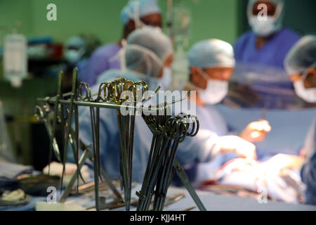 Op. Der herzchirurgie. Chirurgische Instrumente. Vietnam. Stockfoto