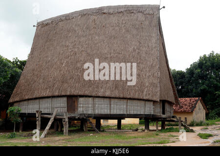 Kommunale Bahnar die ethnischen Minderheiten Rong Haus. Kon Tum. Vietnam. Stockfoto