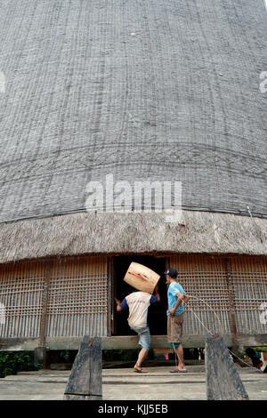 Kommunale Bahnar die ethnischen Minderheiten Rong Haus. Kon Tum. Vietnam. Stockfoto