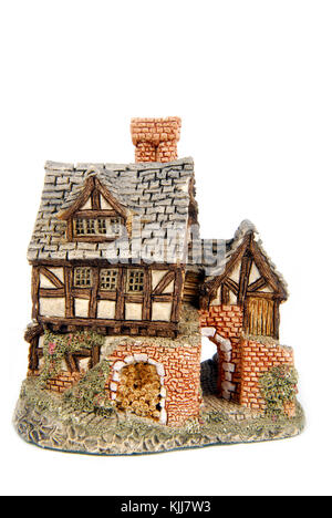 Miniatur Haus isoliert auf weiss Stockfoto