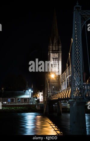 Inverness, Schottland - Stadt bei Nacht Stockfoto