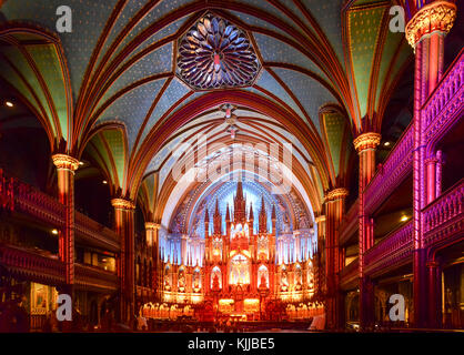 Montreal, Kanada - 23. Februar 2013: innenraum der Kathedrale notre-dame Basilika und der Altar in Montreal, Kanada. Der Kirche Gothic Revival arachiten Stockfoto