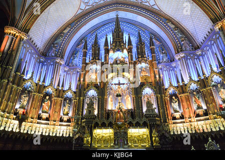 Montreal, Kanada - 23. Februar 2013: innenraum der Kathedrale notre-dame Basilika und der Altar in Montreal, Kanada. Der Kirche Gothic Revival arachiten Stockfoto