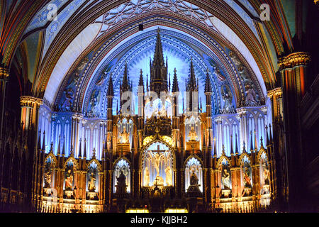 Montreal, Kanada - 23. Februar 2013: innenraum der Kathedrale notre-dame Basilika und der Altar in Montreal, Kanada. Der Kirche Gothic Revival arachiten Stockfoto