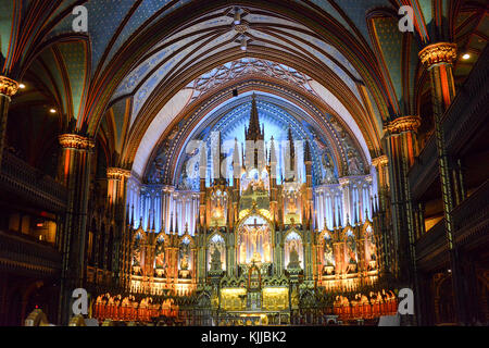 Montreal, Kanada - 23. Februar 2013: innenraum der Kathedrale notre-dame Basilika und der Altar in Montreal, Kanada. Der Kirche Gothic Revival arachiten Stockfoto