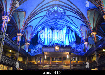 Montreal, Kanada - 23. Februar 2013: das Innere von Notre - Dame Basilika Kathedrale und seine Orgel in Montreal, Kanada. Der Kirche Gothic Revival arachiten Stockfoto