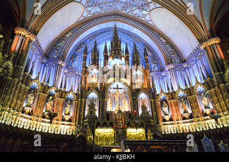 Montreal, Kanada - 23. Februar 2013: innenraum der Kathedrale notre-dame Basilika und der Altar in Montreal, Kanada. Der Kirche Gothic Revival arachiten Stockfoto