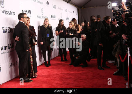 NEW YORK, NY - FEBRUAR 10: KENNETH COLE und MARIA CUOMO COLE nehmen am 2016 10. Februar 2016 an der amfAR New York Gala in der Cipriani Wall Street in New York City Teil. Personen: KENNETH COLE und MARIA CUOMO COLE Stockfoto