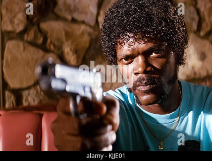 Samuel L. Jackson als mob-hit man Jules Winnfield in Pulp Fiction (1994) unter der Regie von Quentin Tarantino. Stockfoto
