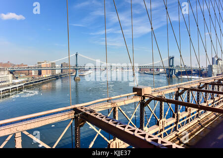 Brooklyn Bridge nach einem Schneesturm in New York City. Stockfoto