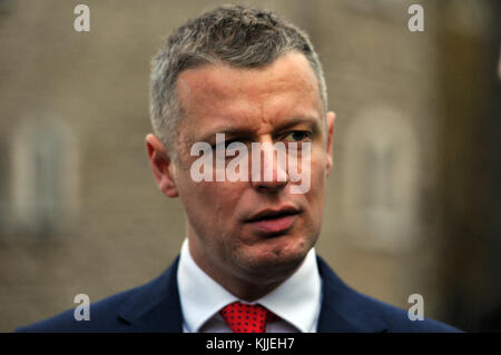 London, UK, 22.11.2017, Nigel Martin Evans MP für Ribble Valley spricht mit den Medien auf College Green, über den Haushalt. Stockfoto