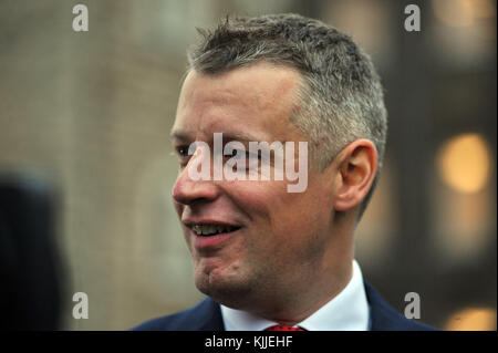 London, UK, 22.11.2017, Nigel Martin Evans MP für Ribble Valley spricht mit den Medien auf College Green, über den Haushalt. Stockfoto