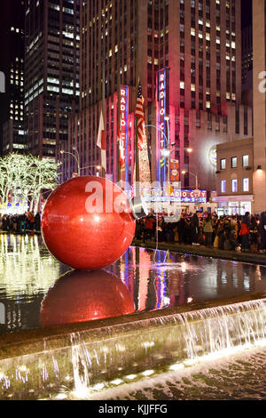 New York City - Dec. 25, 2014: new york city Sehenswürdigkeiten, Radio City Music Hall, Rockefeller Center, dekoriert mit Weihnachtsschmuck in Midtown, Ma Stockfoto