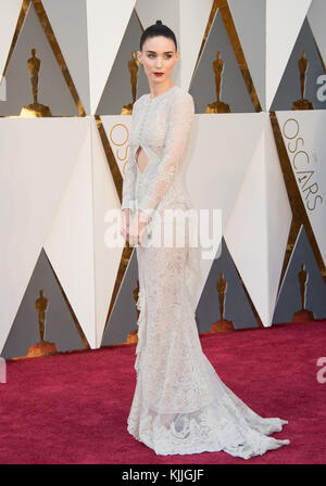 HOLLYWOOD, KALIFORNIEN - 28. FEBRUAR 2016: Rooney Mara nimmt an den 88. Annual Academy Awards im Hollywood & Highland Center Teil. Leute: Rooney Mara Stockfoto