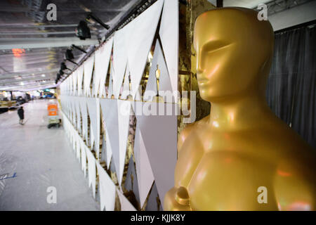 HOLLYWOOD, KALIFORNIEN - 25. FEBRUAR 2016: Oscar-Vorbereitungen für die 88. Annual Academy Awards im Hollywood & Highland Center in Hollywood, Kalifornien. Menschen: Atmosphäre Stockfoto