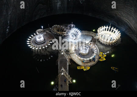 Werk Turda, Rumänien - 01.12.2017: Der See an der Unterseite des Werk Turda Salzbergwerk Stockfoto