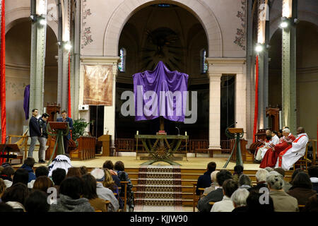 Ostern Freitag Leidenschaft Feier in Notre Dame du Travail katholische Kirche, Paris. Frankreich. Stockfoto