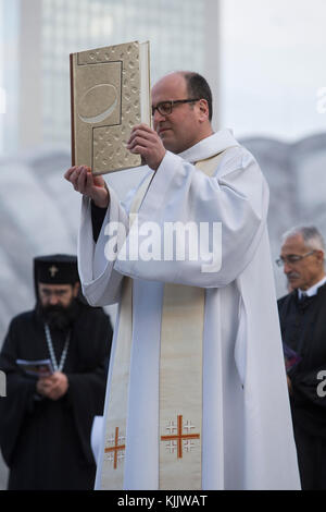 Ökumenischen Gebetstreffen in der Morgendämmerung am Ostersonntag in Paris-La Defence, Frankreich. Stockfoto