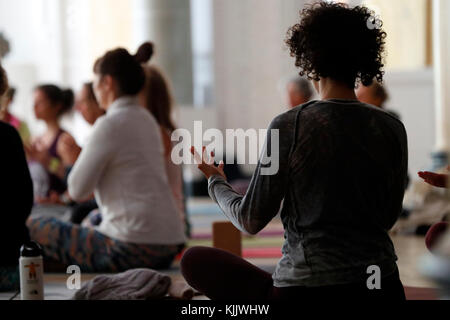 Chamonix Yoga Festival. Yoga Klasse. Frankreich. Stockfoto