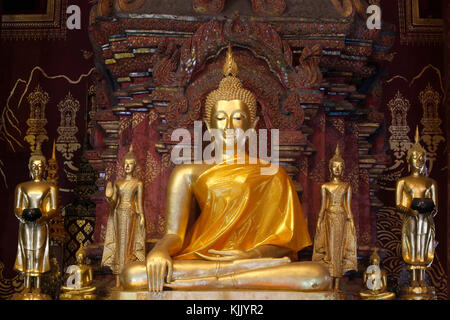 Buddha Statuen in Wat Chiang Mun, Chiang Mai. Thailand. Stockfoto