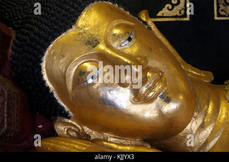 Detail eines liegenden Buddha Statue im Wat Chedi Luang, Chiang Mai. Thailand. Stockfoto