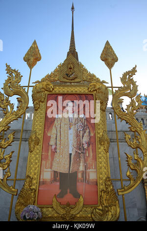 Wat Trahimit, Bangkok. Porträt von König Bhumibol Adulyadej. Thailand. Stockfoto